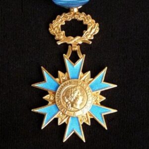 une medaille forme de soleil