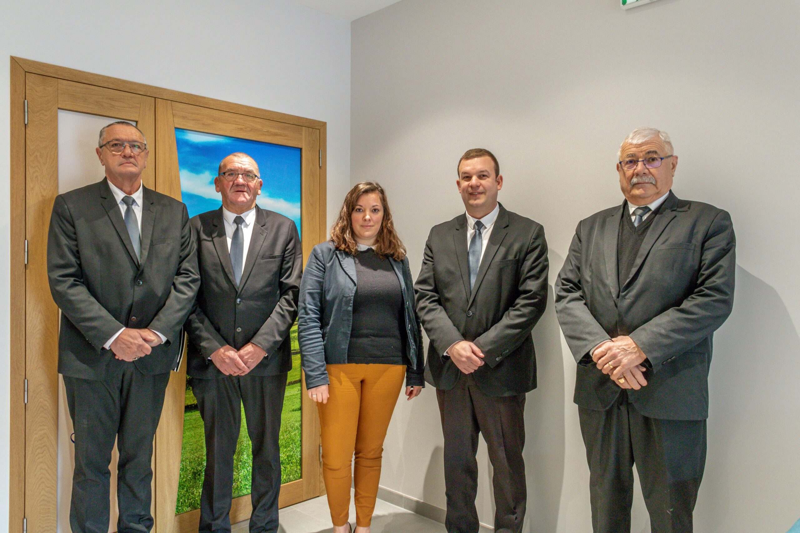 cinq employes de pompes funebres